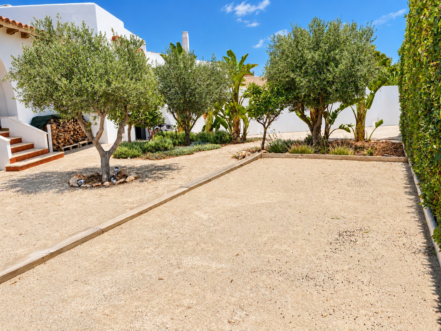 The pétanque court